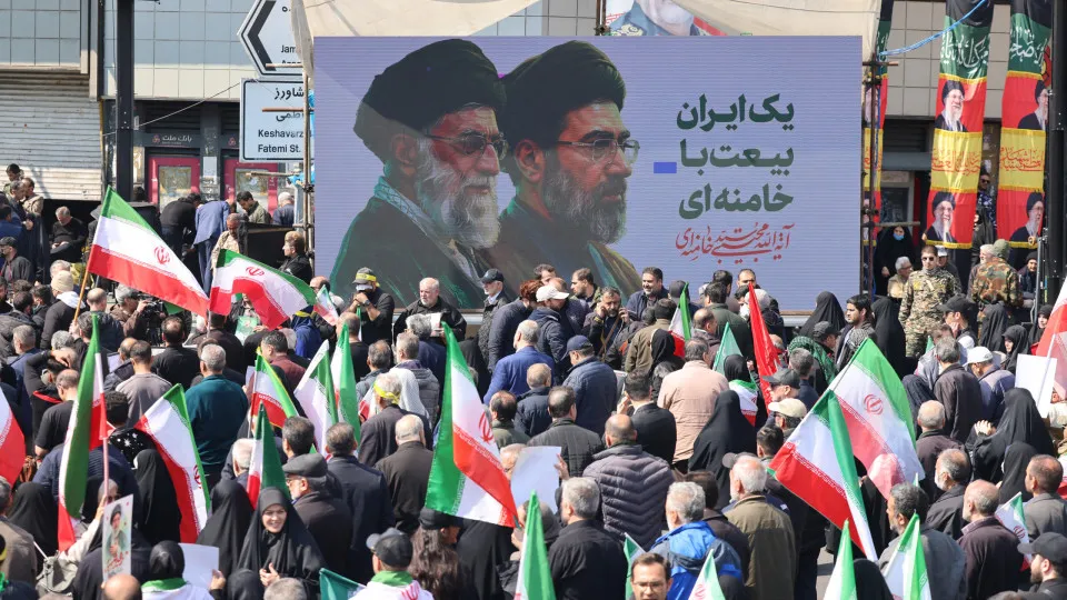 Teerão avisa Emirados contra ataques que visem ilhas disputadas no Golfo