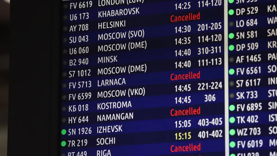 Ataques de drones ucranianos atrasam mais de 50 voos na Rússia