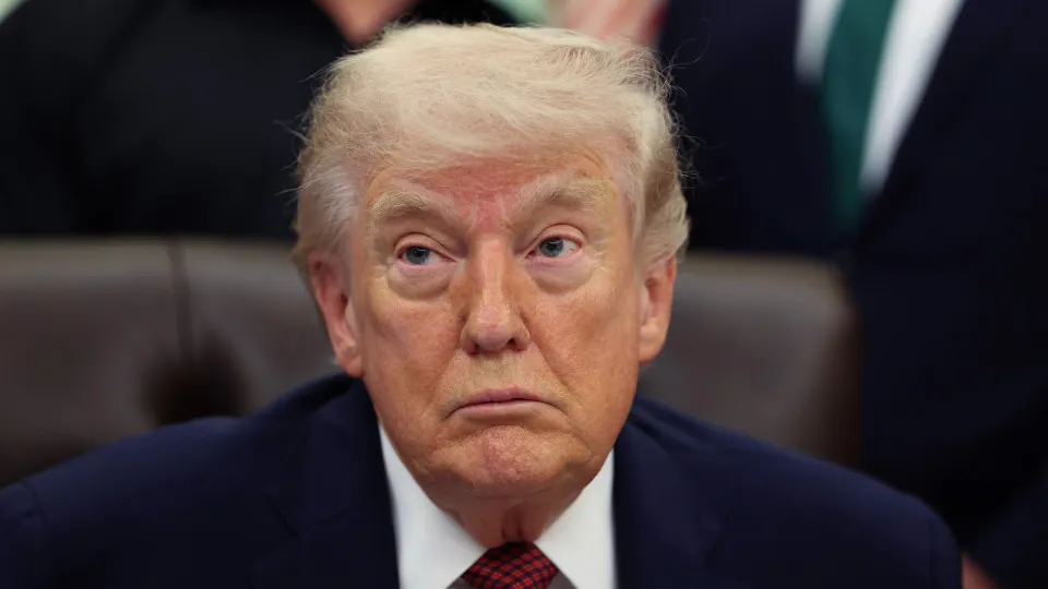 Trump nomeia como seu conselheiro secretário da equipa da Casa Branca
