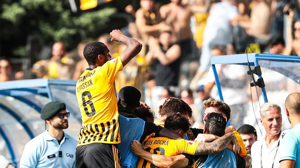 Lusitânia de Lourosa vence AVS e assume liderança da II Liga