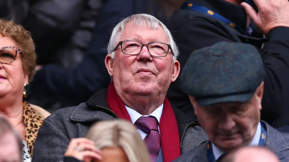 Sir Alex Ferguson hospitalizado após indisposição em Old Trafford antes do clássico contra o Liverpool — image 1
