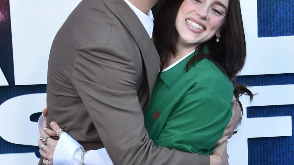 Billie Eilish e Nat Wolff juntos pela 1.ª vez numa passadeira vermelha