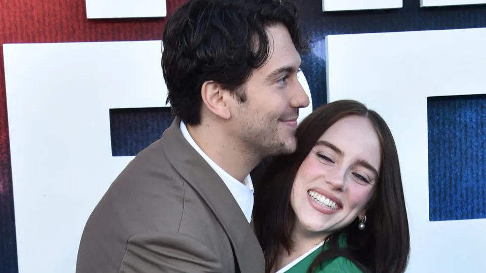 Billie Eilish y Nat Wolff juntos por 1.a vez en una pasarela roja