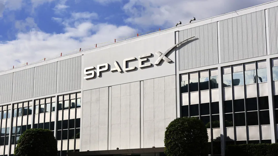 Destroços da SpaceX vão abrir nova cratera na Lua na quarta-feira