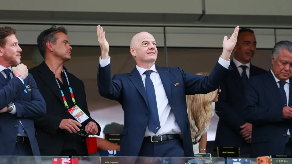 Primeiro país retira apoio a Infantino. UEFA já ameaça com tribunal