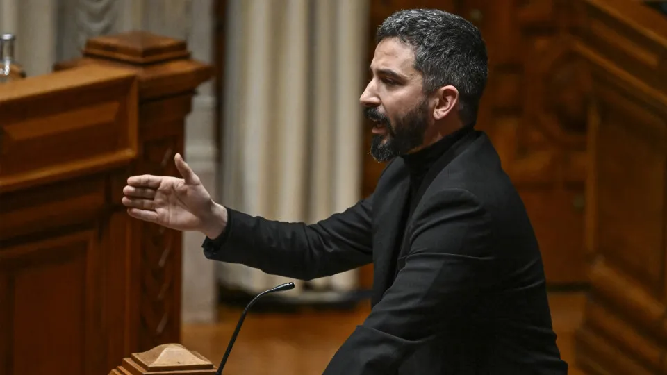 Bloco diz que Governo é como plataforma dos exames: "Nada funciona"