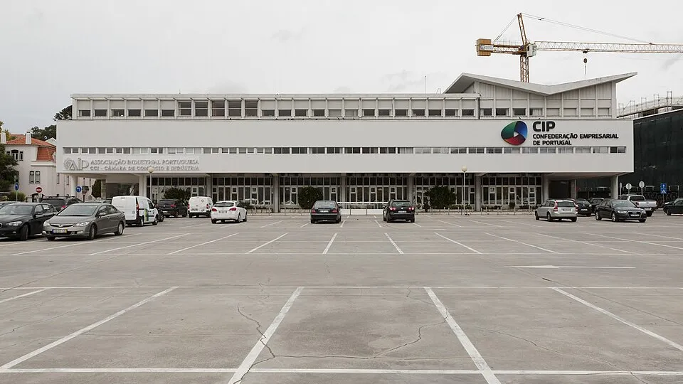 AIP lamenta que AR inviabilize "aumento da competitividade empresarial"