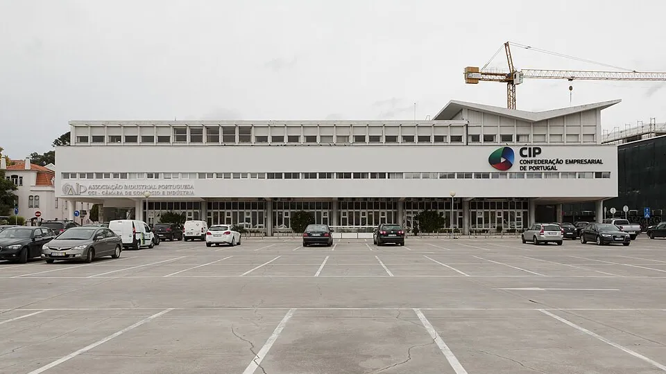 AIP lamenta que AR inviabilize "aumento da competitividade empresarial"