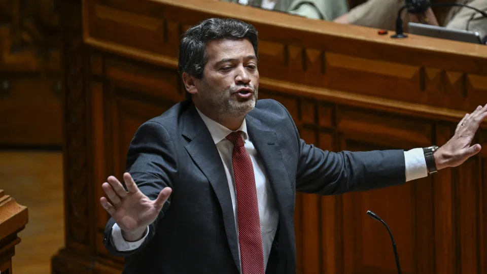 Ventura acusa Governo de "péssima gestão" e "enorme incompetência"