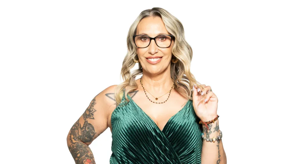 "Não me interessa nada. Vou ao pátio toda nua estender roupa"