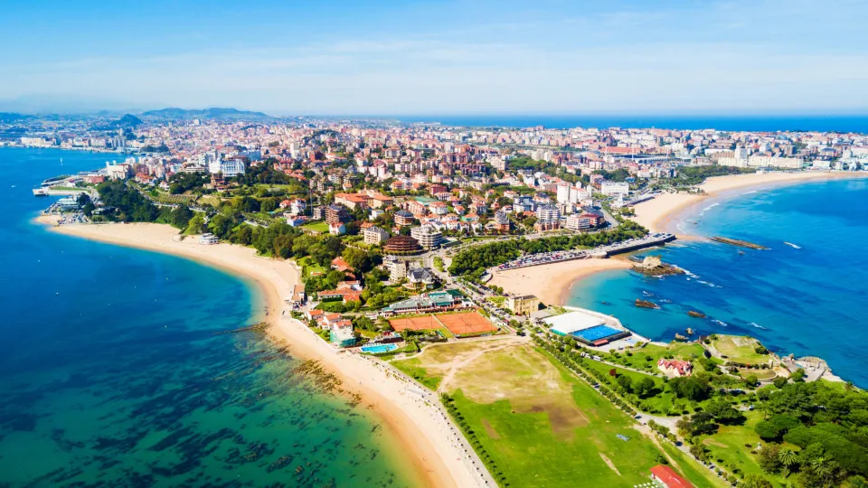 Não é só um banco! Eis as praias famosas da cidade espanhola Santander