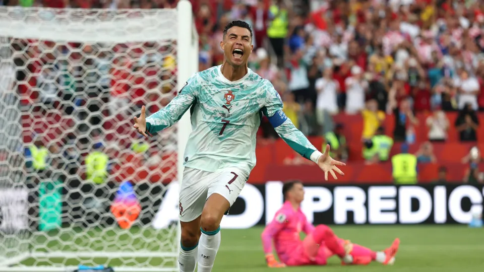 Cristiano Ronaldo marcou ao nono jogo a eliminar e regressa ao top 10