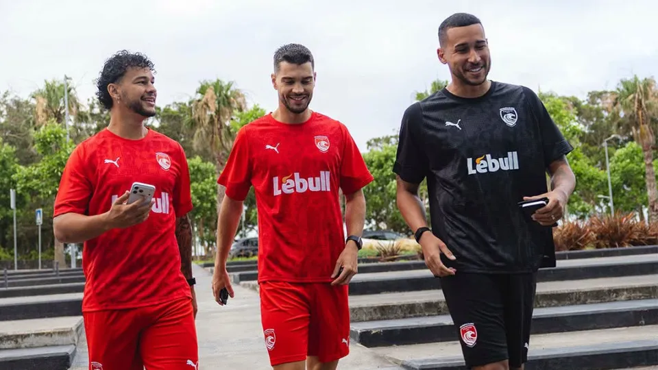 Santa Clara apresenta plantel de 23 jogadores com 11 reforços para a I Liga