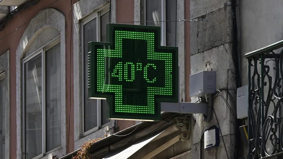 Pico de poeiras já no sábado, 40ºC e trovoada: A previsão para a semana