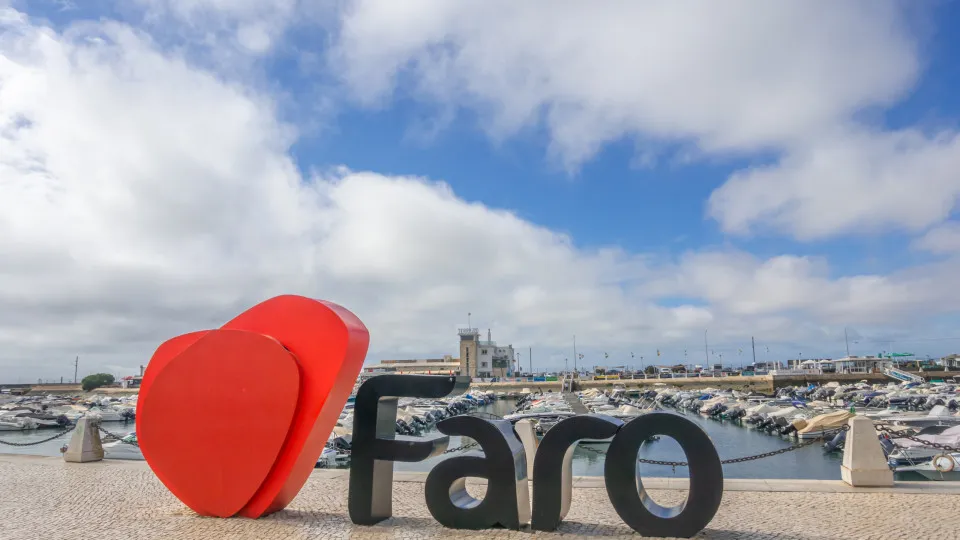 Está de férias no Algarve? Temperatura do mar em Faro chegou aos 26.1°C