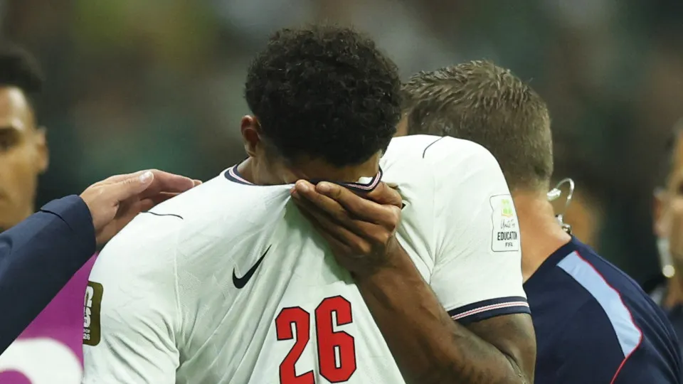 Atenção, Inglaterra. FIFA não perdoa Quansah após 'libertar' Balogun