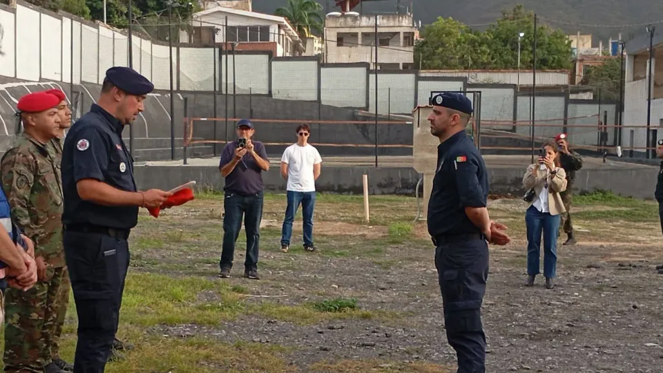 Equipa portuguesa condecorada pelo governo da Venezuela. Há imagens