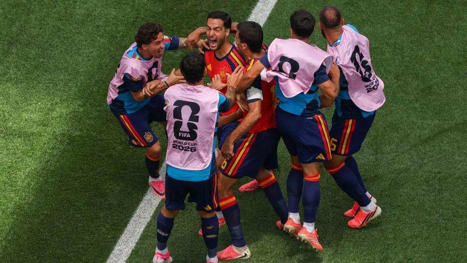 29.º dia do Mundial2026 em imagens: Espanha safa-se com fórmula Portugal