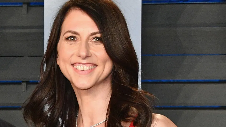 MacKenzie Scott, ex-mulher de Jeff Bezos, fez mais uma doação milionária