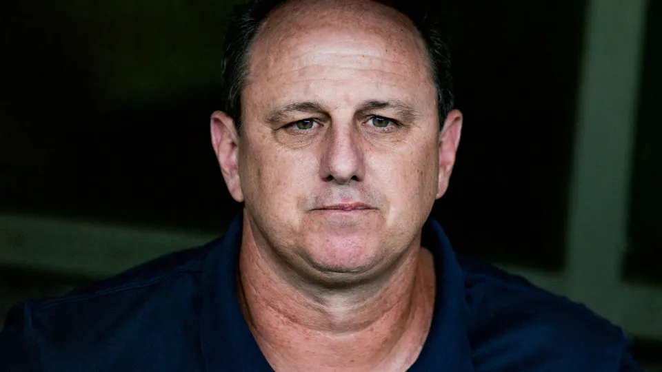 Rogério Ceni arrasa árbitro: "Para ser otário não compensa viajar 2200km"