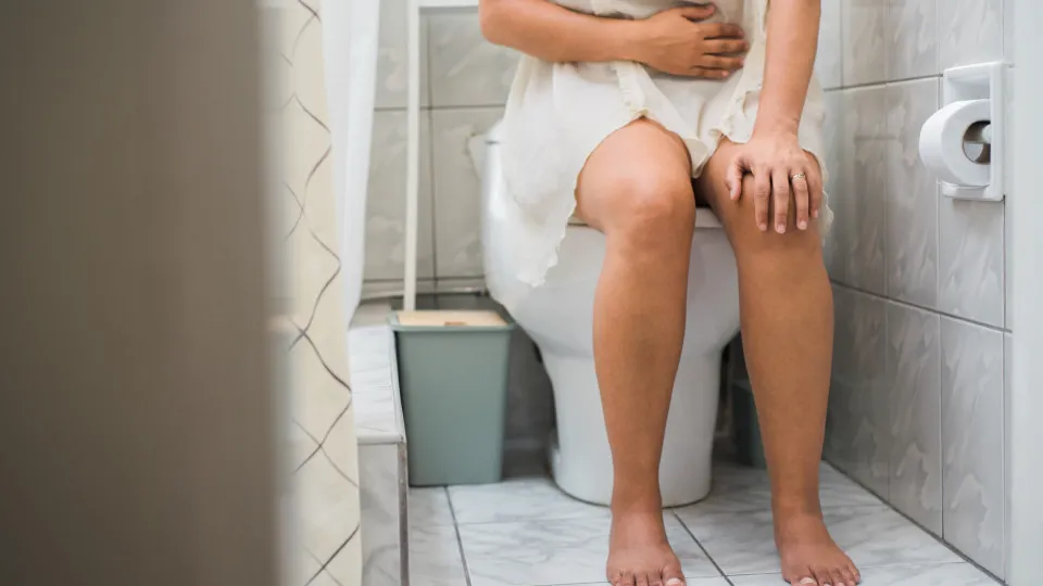 Intestino preso nas férias? Gastroenterologista explica o que deve fazer