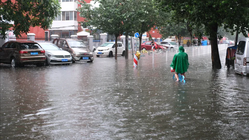 Cidade chinesa Shenyang suspende linhas de metro devido à tempestade Bavi