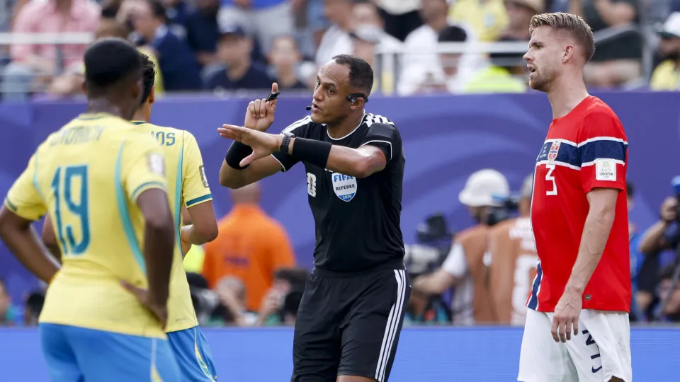 FIFA revela o árbitro do Inglaterra-Argentina... e instala a polémica