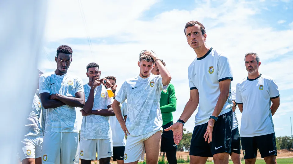 Alverca apresenta plantel de 30 jogadores com 10 reforços para a temporada 2026/27