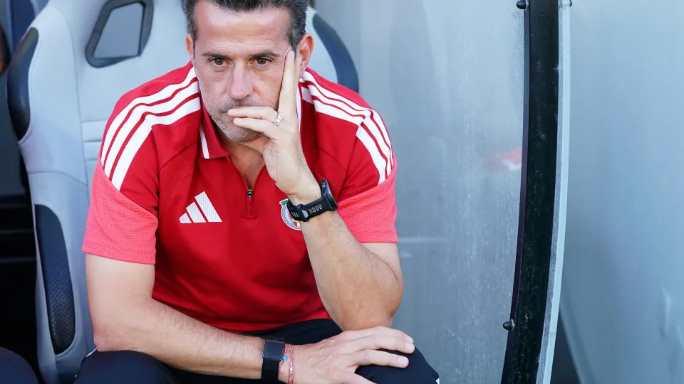 Mexida forçada ao centro. O onze provável do Benfica contra o Hearts