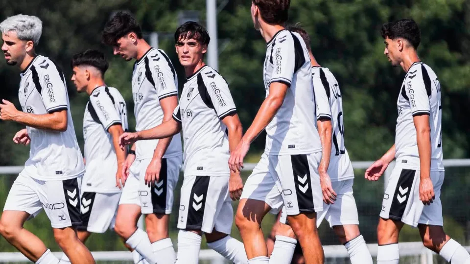 Vitória SC apresenta quatro reforços num plantel de 27 elementos