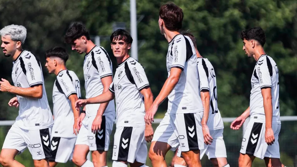 Vitória SC apresenta quatro reforços num plantel de 27 elementos