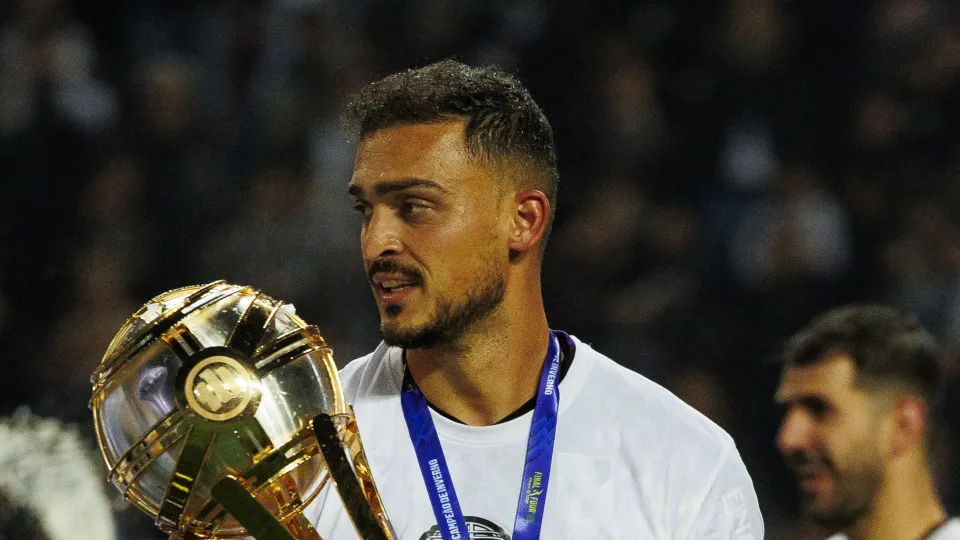 Charles rescinde contrato com o Vitória SC após três temporadas