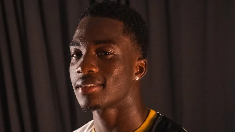 Oficial: João Gastão reforça Farense por cedência do Estrela da Amadora