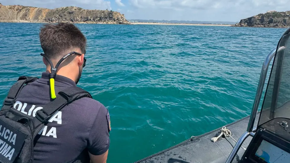 Polícia Marítima da Nazaré apreende arte de pesca em zona proibida