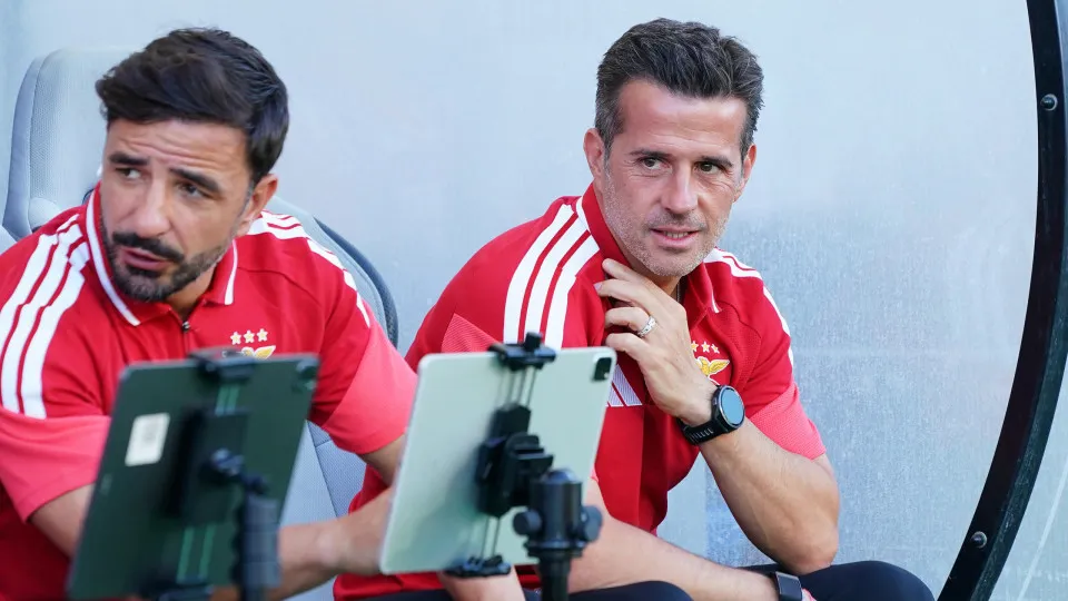 Marco Silva muda de cima a baixo. O onze provável do Benfica na Escócia
