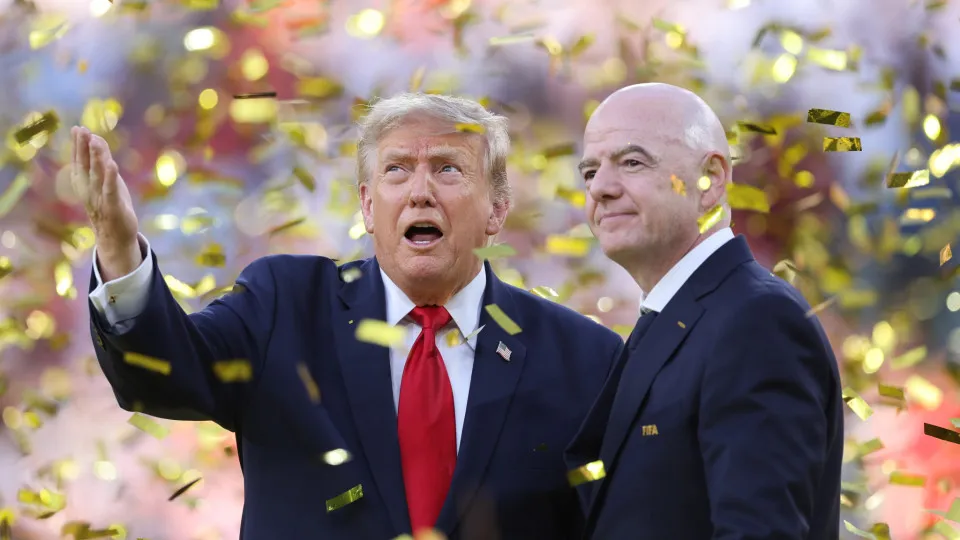 Trump defende Infantino: "FIFA cometeria erro terrível ao substituí-lo"
