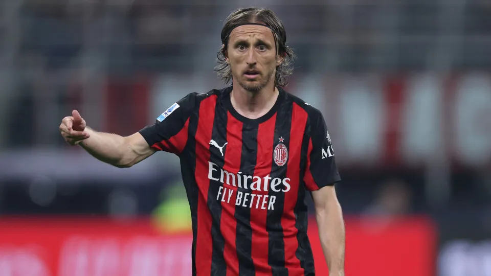 Oficial: Reforço para Amorim. Modric continua a jogar pelo AC Milan