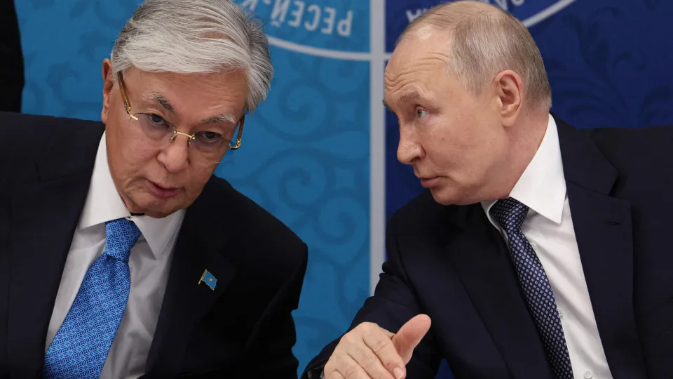 Presidente do Cazaquistão propõe a Putin "congelar" guerra na Ucrânia