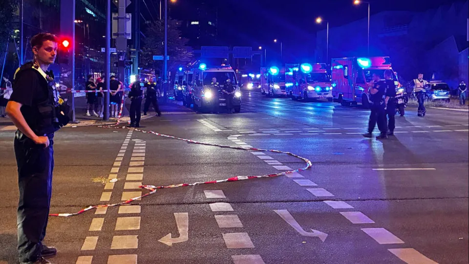 Atropelamento em marcha LGBTI+ em Berlim: As primeiras imagens