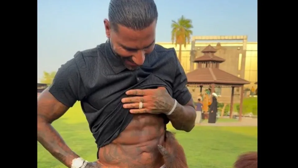 Orangotango pôs à prova os abdominais de Quaresma e o resultado foi este