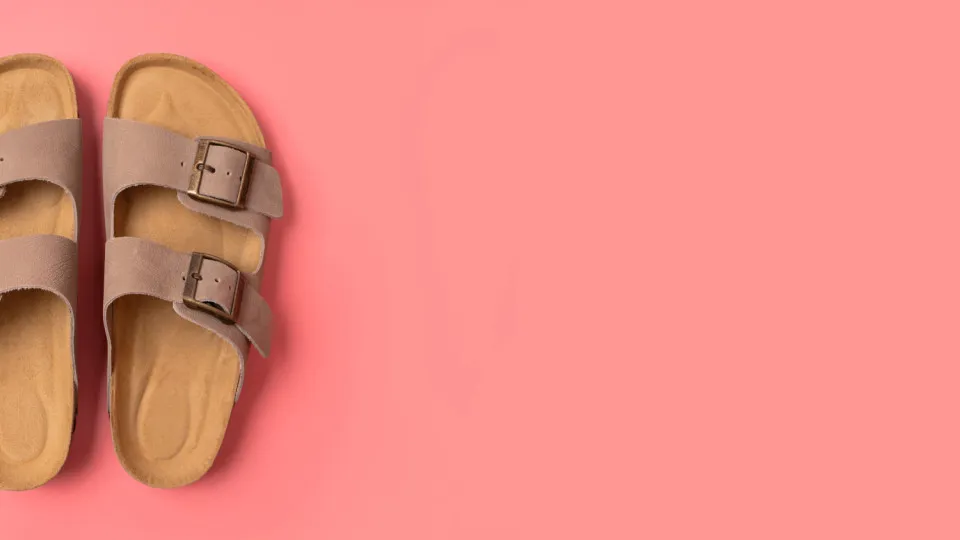 Como limpar as sandálias da moda e mantê-las como novas