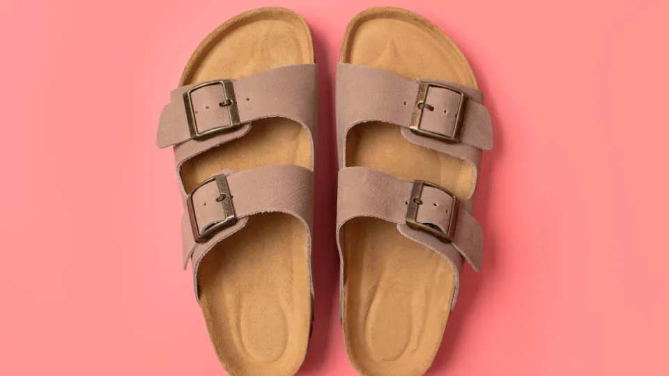 Como limpar as sandálias da moda e mantê-las como novas