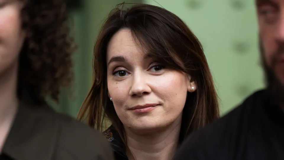 Justiça francesa recusa recurso contra deportação de jornalista russa