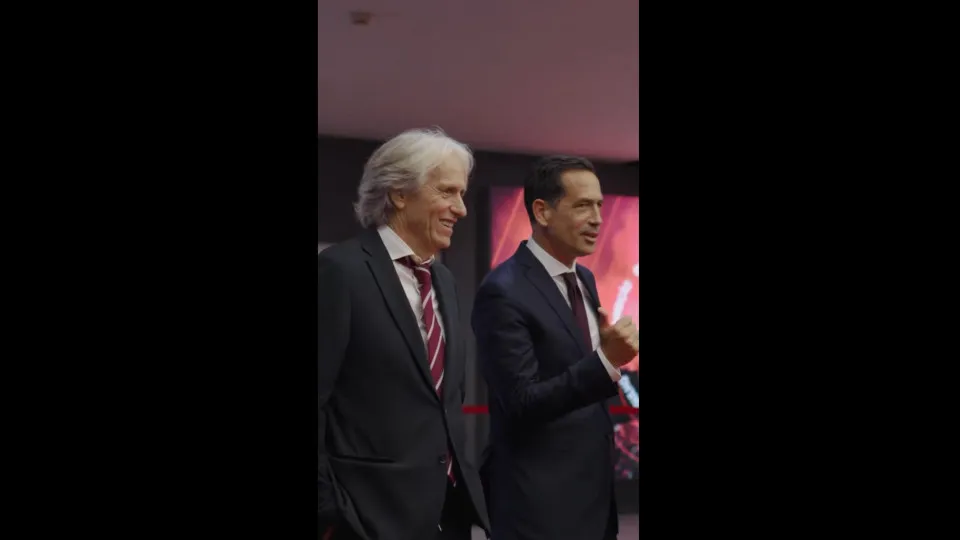 Jorge Jesus 'ignorou' Benfica e foi ao Sp. Braga-Zeleznicar (com Proença)
