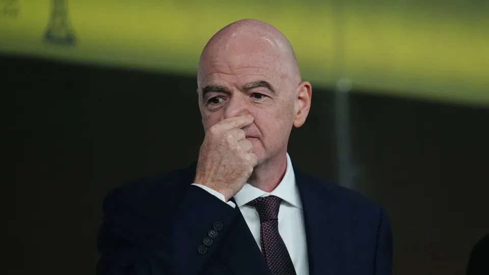 'Game over'? AFC junta-se a UEFA e CONCACAF para travar Infantino