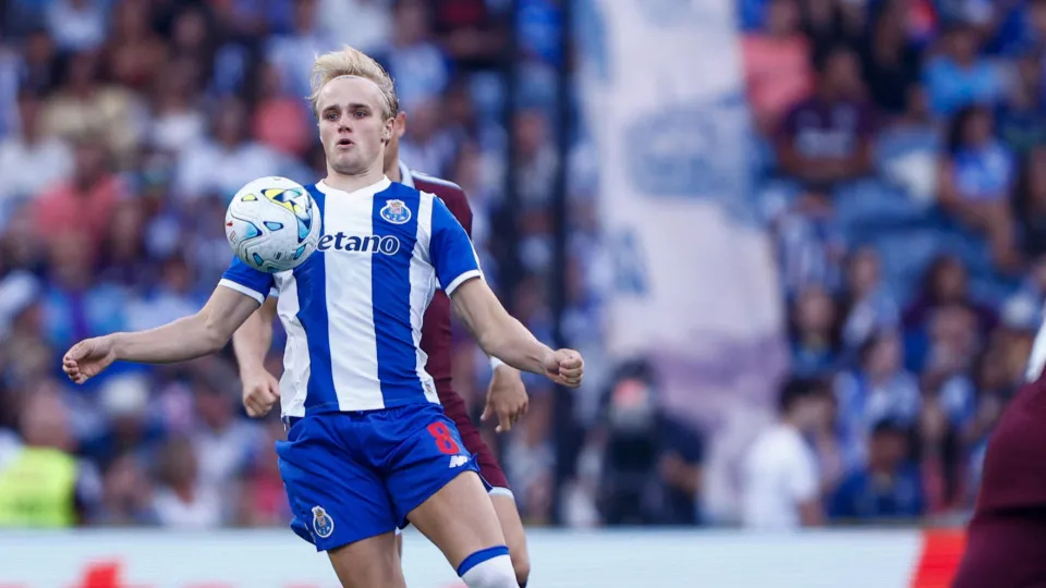 Newcastle mira Victor Froholdt do FC Porto após venda de Bruno Magalhães