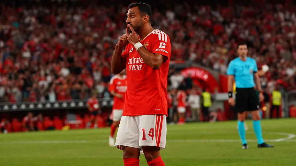Espanhóis avançam interesse do Barcelona em Pavlidis após "poker sedutor"