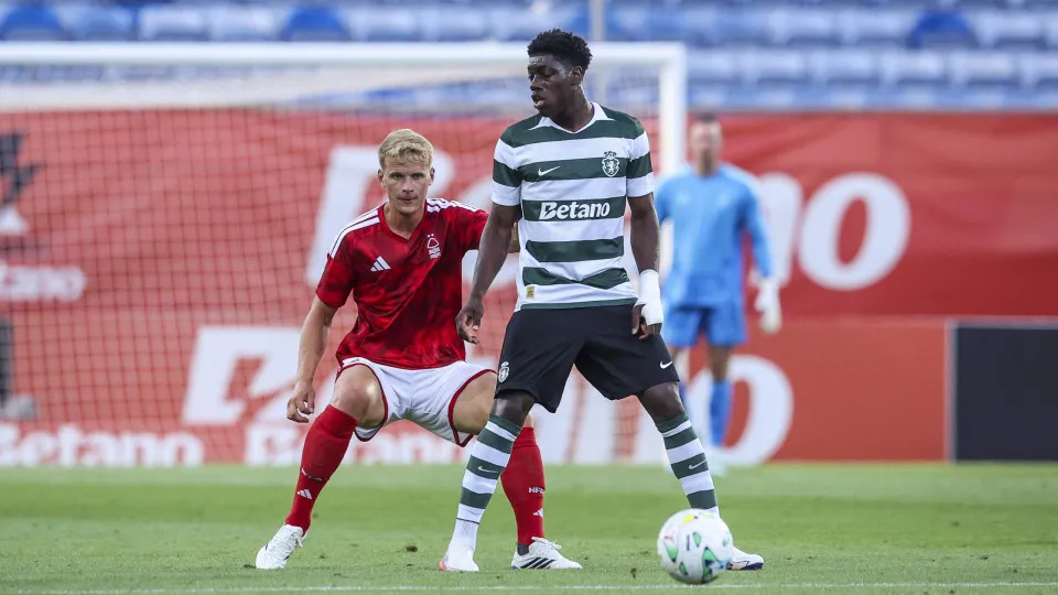 Sporting vence Nottingham Forest por 4-1 no Estádio do Algarve
