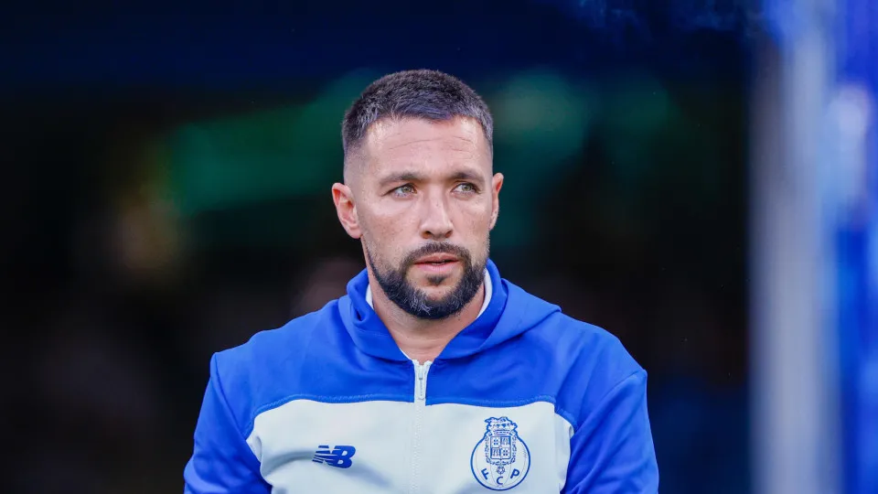 Razia no FC Porto leva Farioli a chamar Granaas, Mame Niang e não só