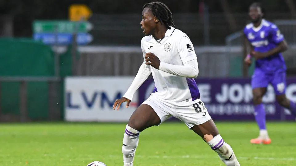 Hope Linus e Samuel Ntanda se juntam à União de Leiria